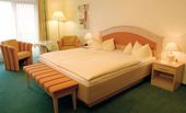 II Schneewittchen-Doppelzimmer mit Gartenblick